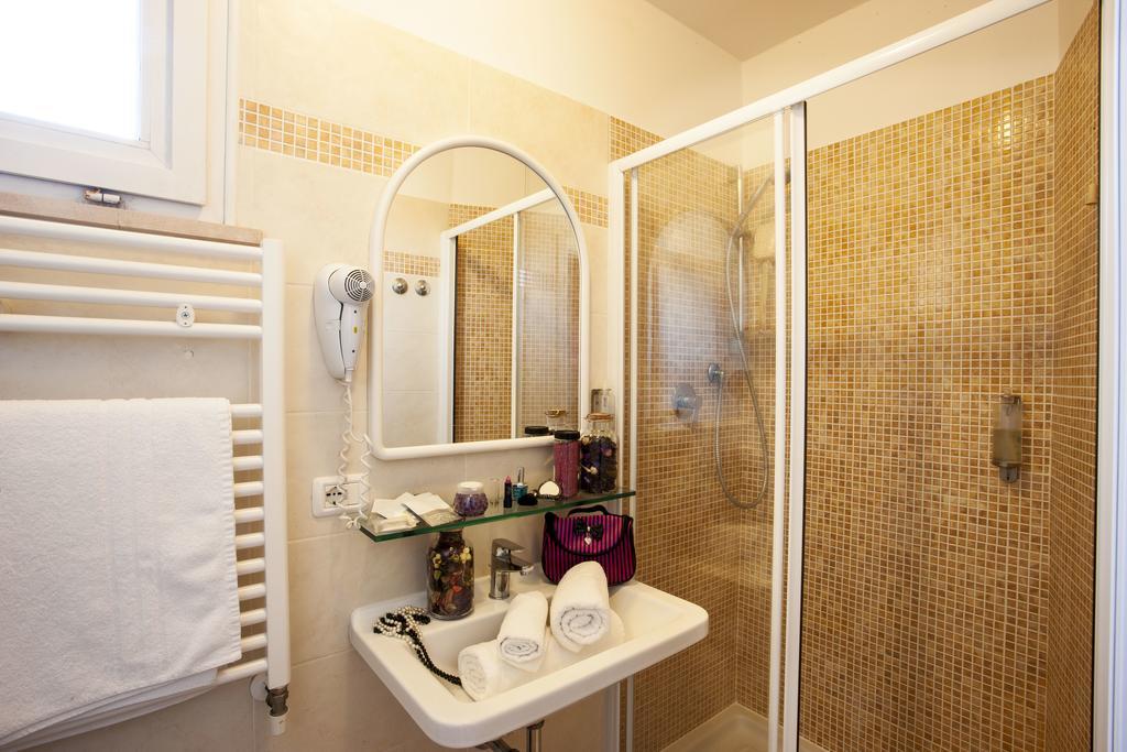 Hotel Locanda Rosy Cattolica Ruang foto