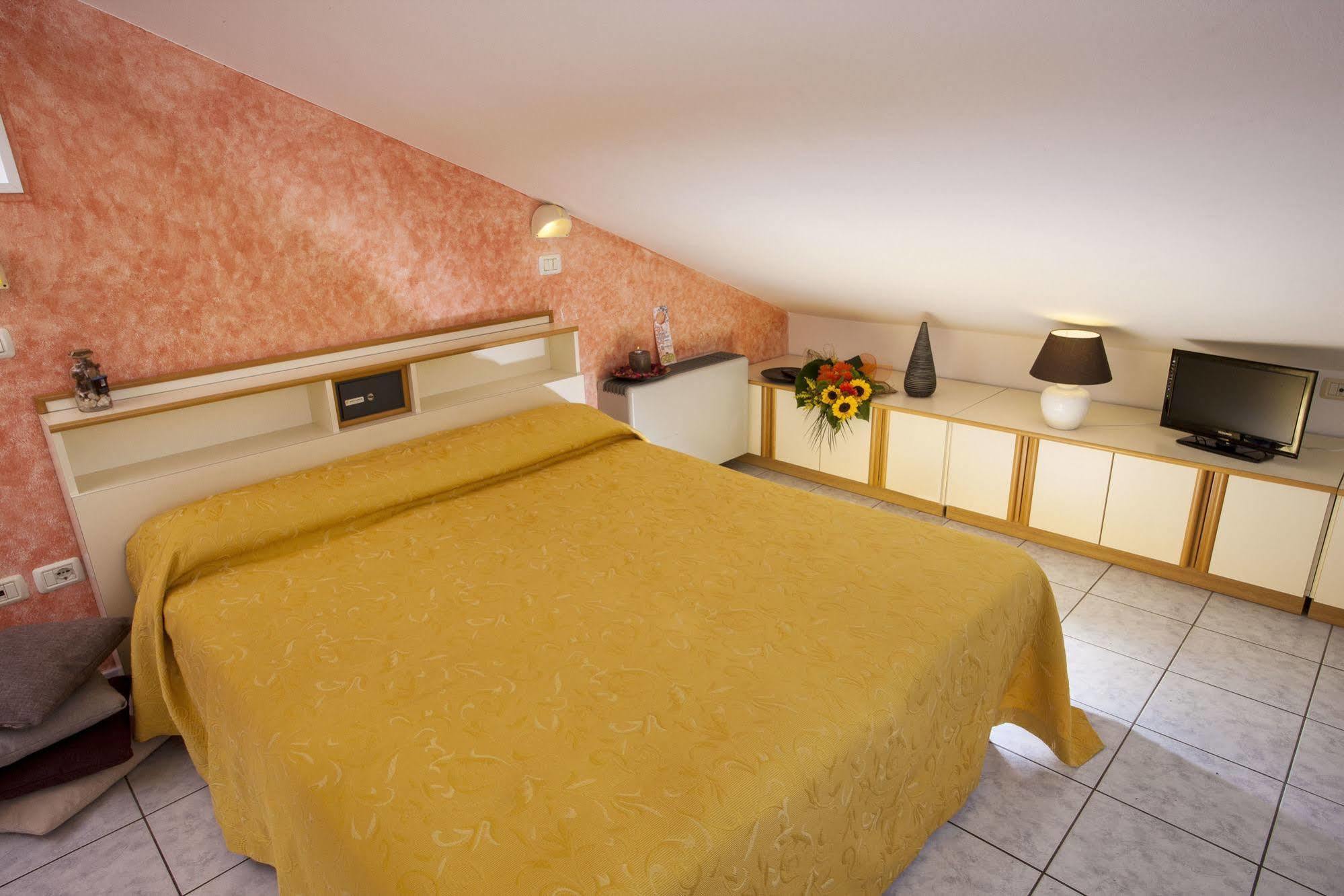 Hotel Locanda Rosy Cattolica Bagian luar foto